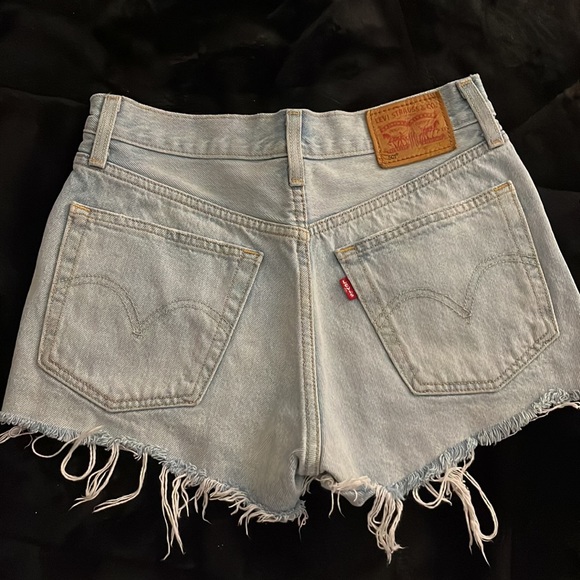 women’s 501 levis shorts - Picture 2 of 3